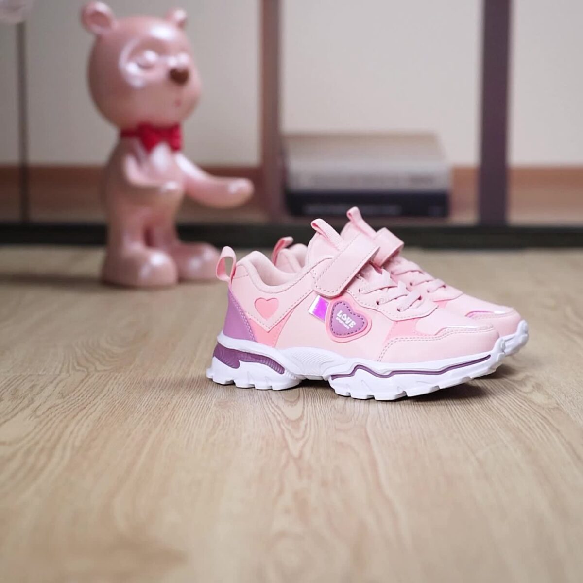 Newness Starlight Glow Running Shoes Trendy black and pink luminous running shoes showcasing comfort and style