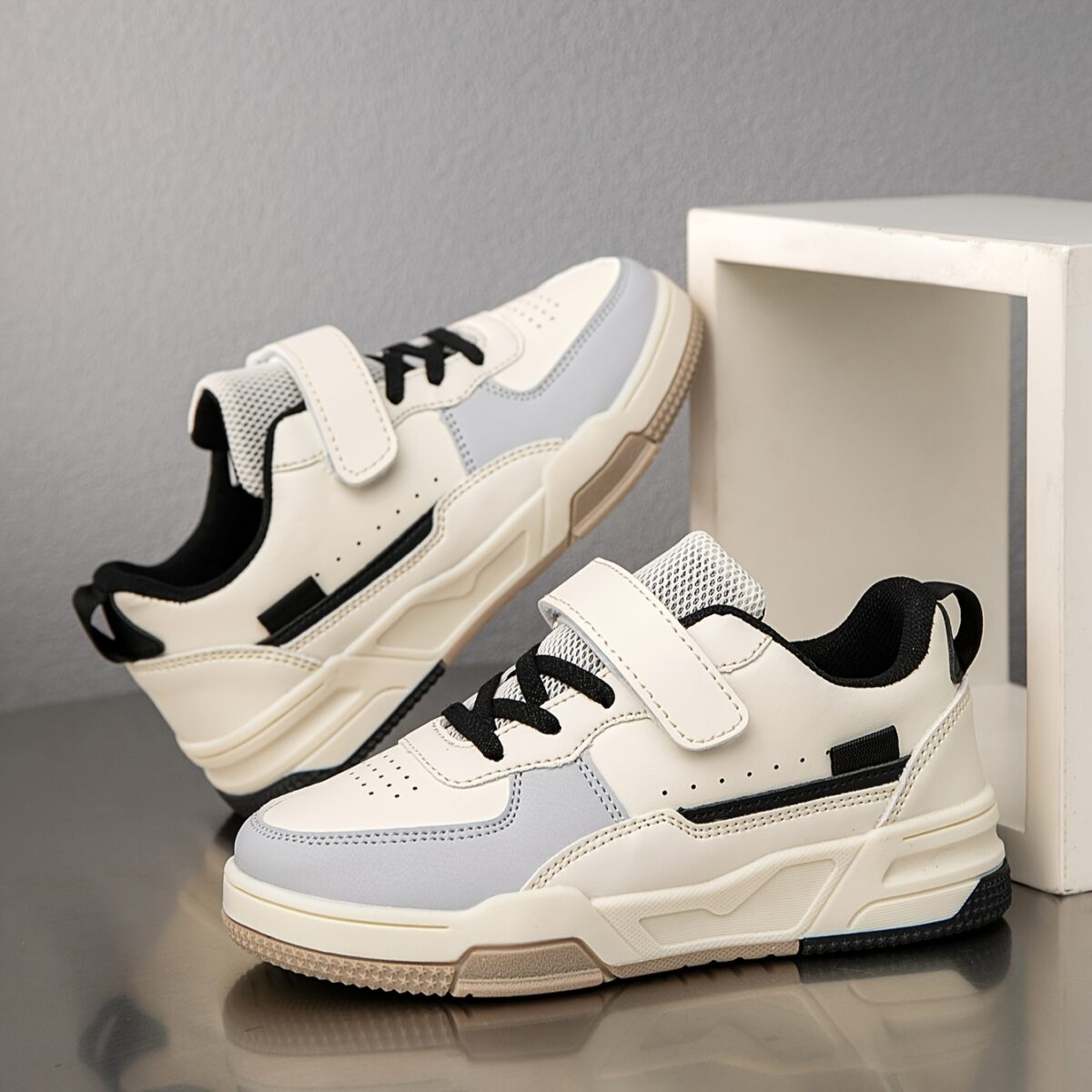 Stylish and comfortable patchwork sneakers for kids aged 14 and under Newness Playful Steps design features a vibrant mix of colors and textures