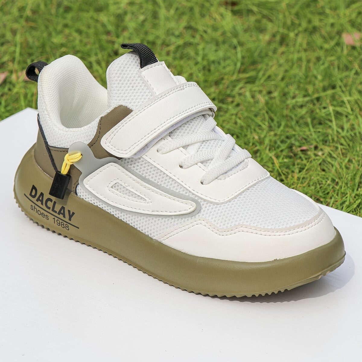 Stylish and comfortable DACLAY Kids Sneakers for boys and girls Breathable non slip perfect for all seasons