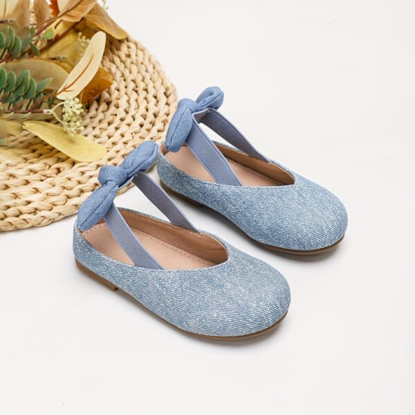 Adorable girls' Mary Jane shoes in pink with a darling bow detail, perfect for everyday wear.