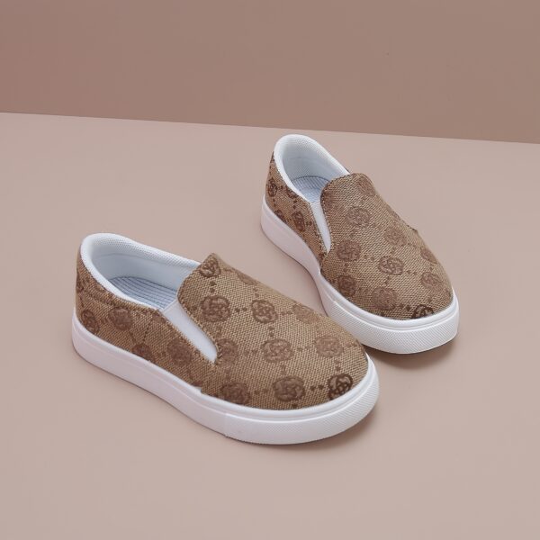 Stylish and comfortable Newness Little Wanderer Kids Canvas Shoes in white perfect for spring adventures The shoes feature a classic canvas design with a comfortable fit