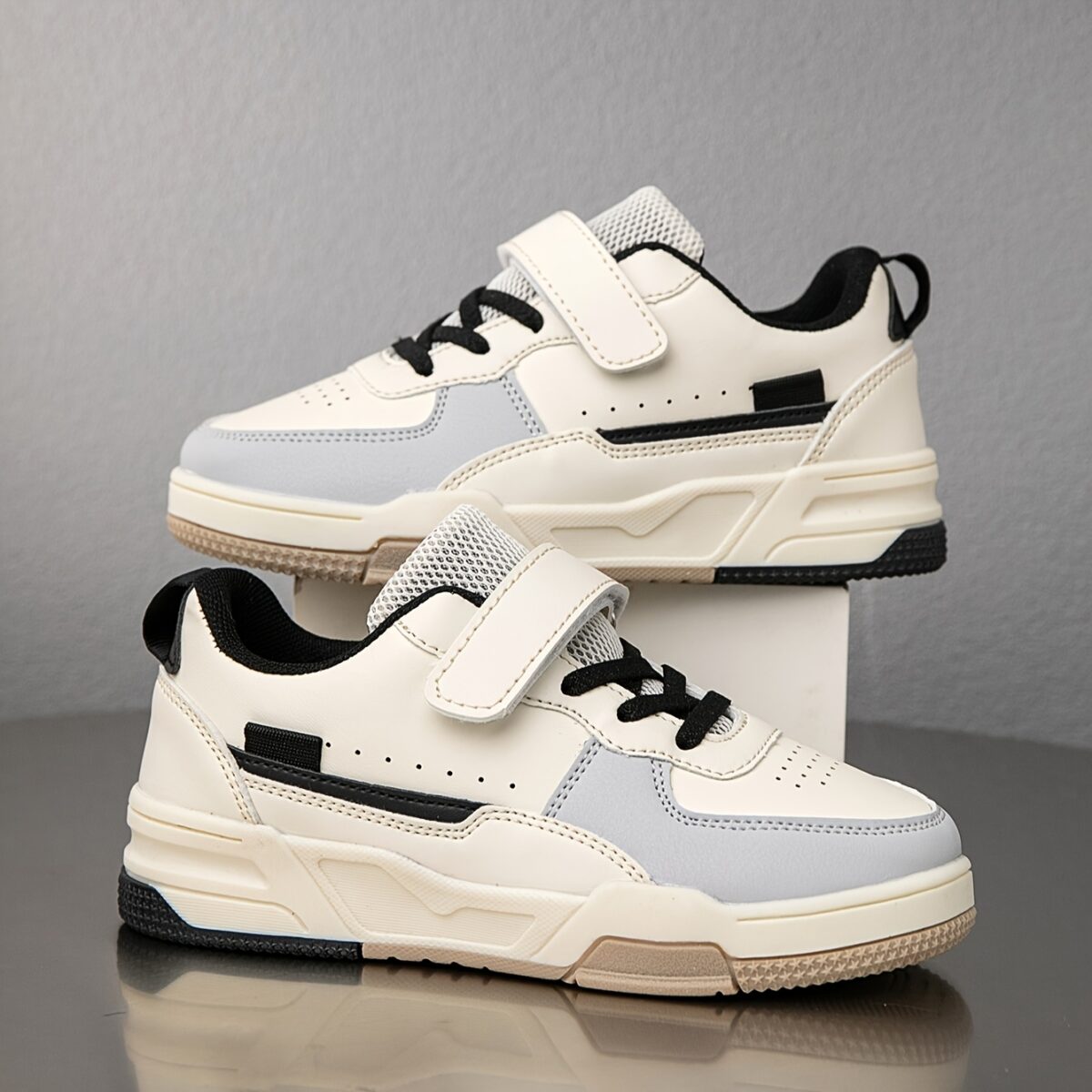Stylish and comfortable patchwork sneakers for kids aged 14 and under Newness Playful Steps design features a vibrant mix of colors and textures
