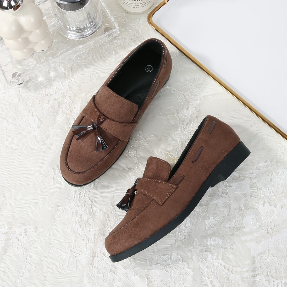 Newness Effortless Style Tassel Loafers in brown leather These chic loafers feature stylish tassels and are perfect for any occasion