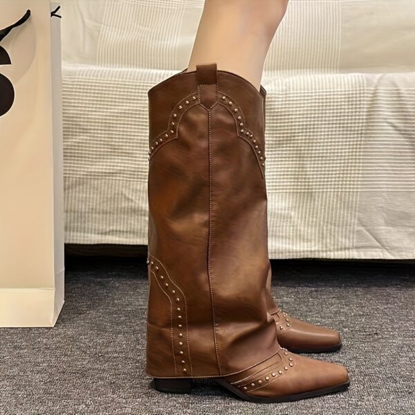 Newness Desert Bloom Cowboy Boots Elevate your style with these chic floral detailed cowboy boots