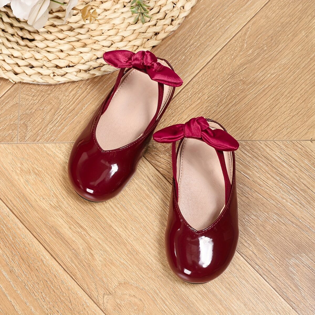 Adorable girls Mary Jane shoes in pink with a darling bow detail perfect for everyday wear