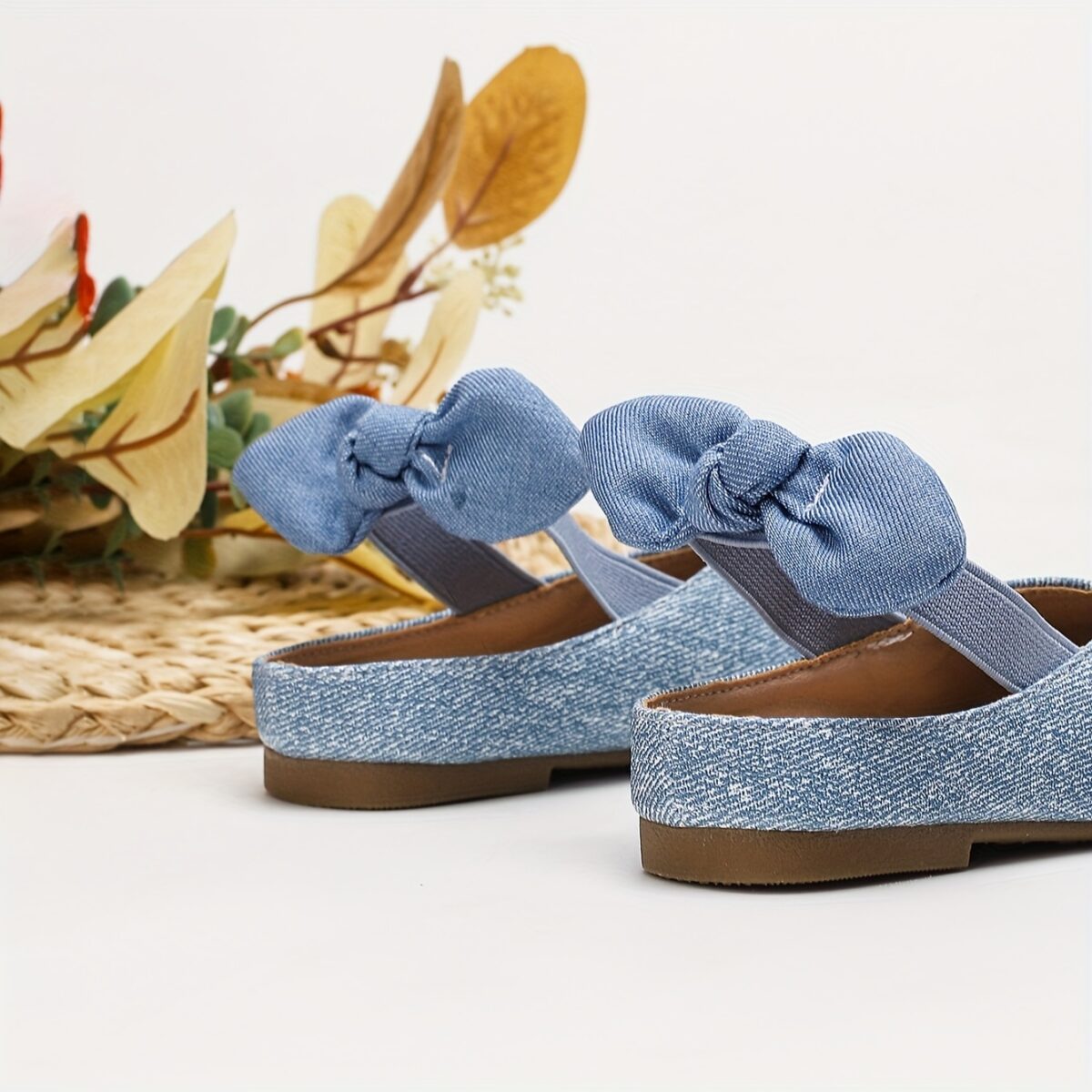 Adorable girls Mary Jane shoes in pink with a darling bow detail perfect for everyday wear