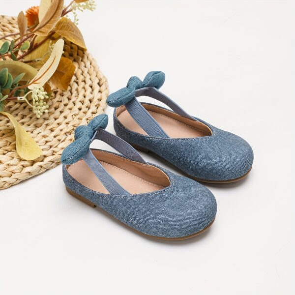 Adorable girls' Mary Jane shoes in pink with a darling bow detail, perfect for everyday wear.