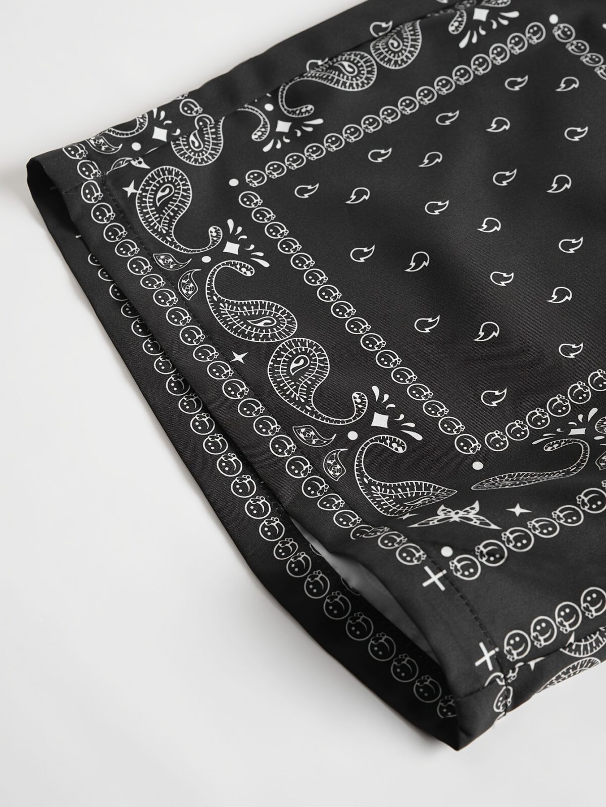 Effortlessly cool Newness paisley kimono set in a bold print and relaxed fit perfect for summer