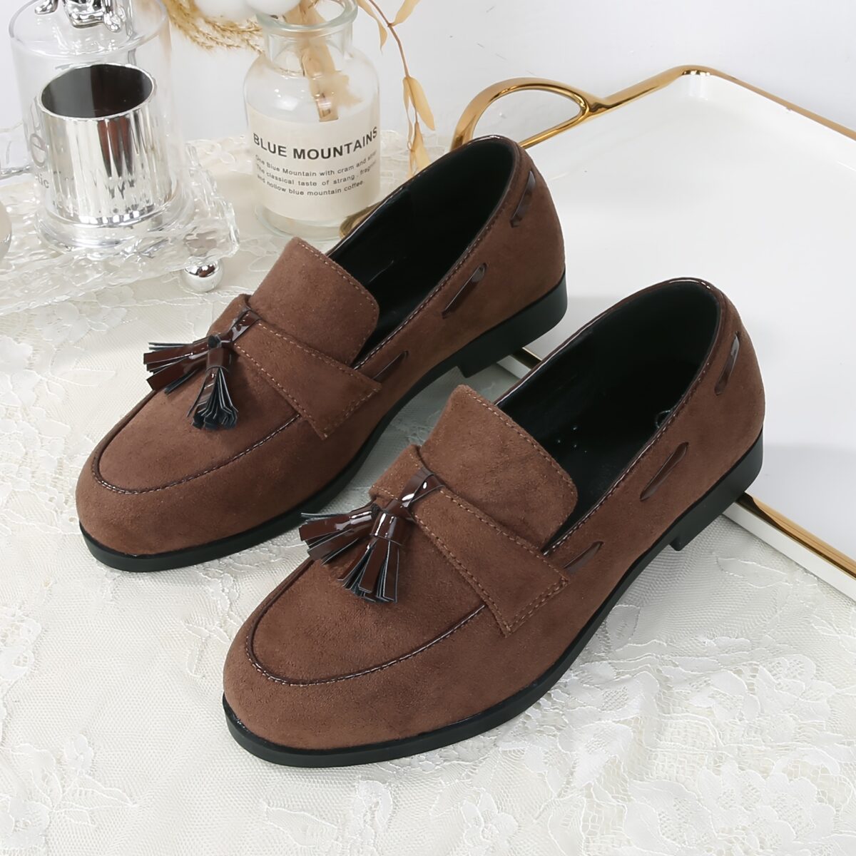Newness Effortless Style Tassel Loafers in brown leather These chic loafers feature stylish tassels and are perfect for any occasion