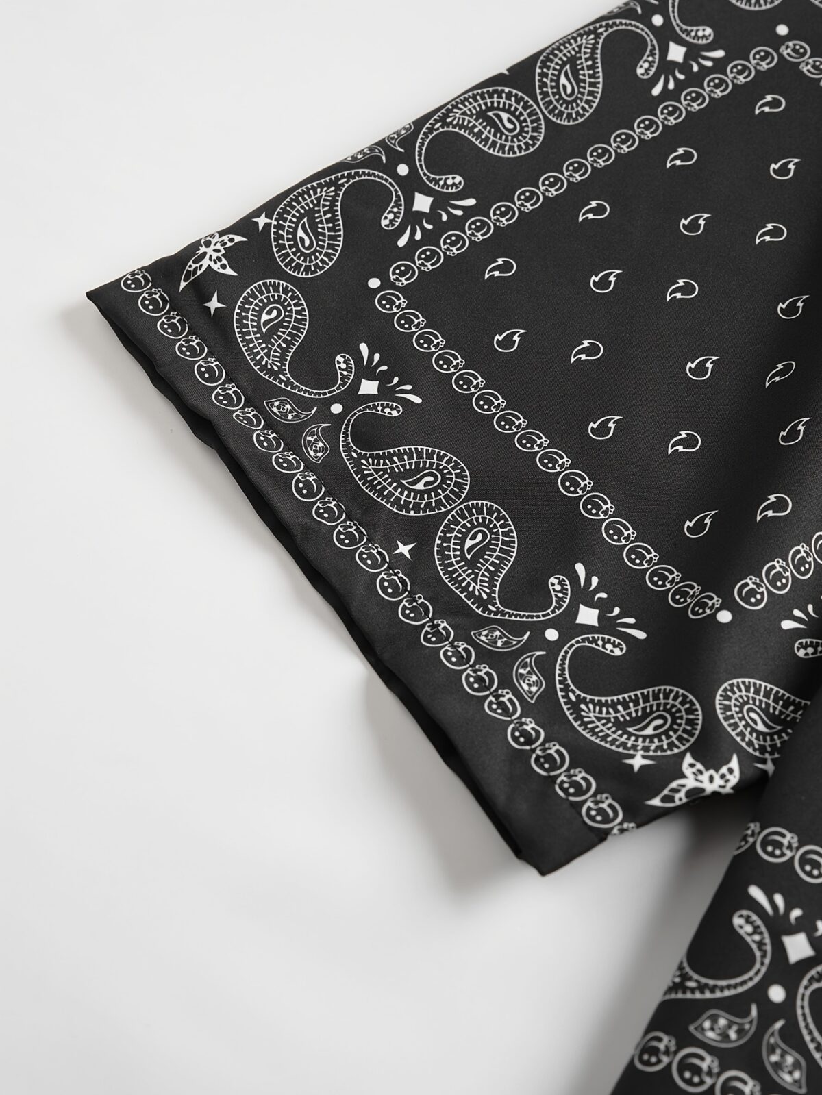 Effortlessly cool Newness paisley kimono set in a bold print and relaxed fit perfect for summer