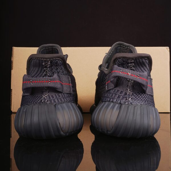 Newness Retro Revival Vintage Sneakers in classic design showcasing comfort and style