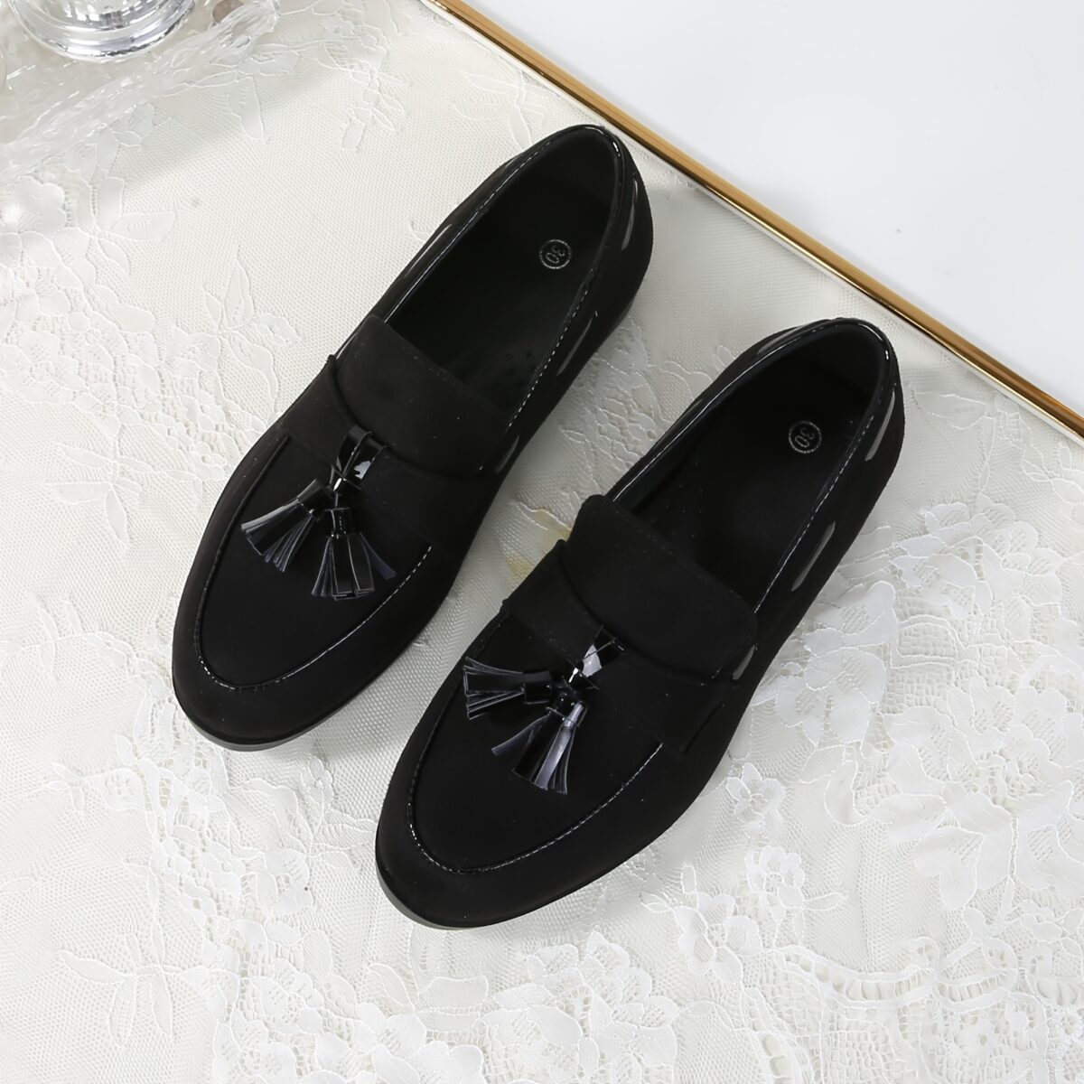 Newness Effortless Style Tassel Loafers in brown leather These chic loafers feature stylish tassels and are perfect for any occasion