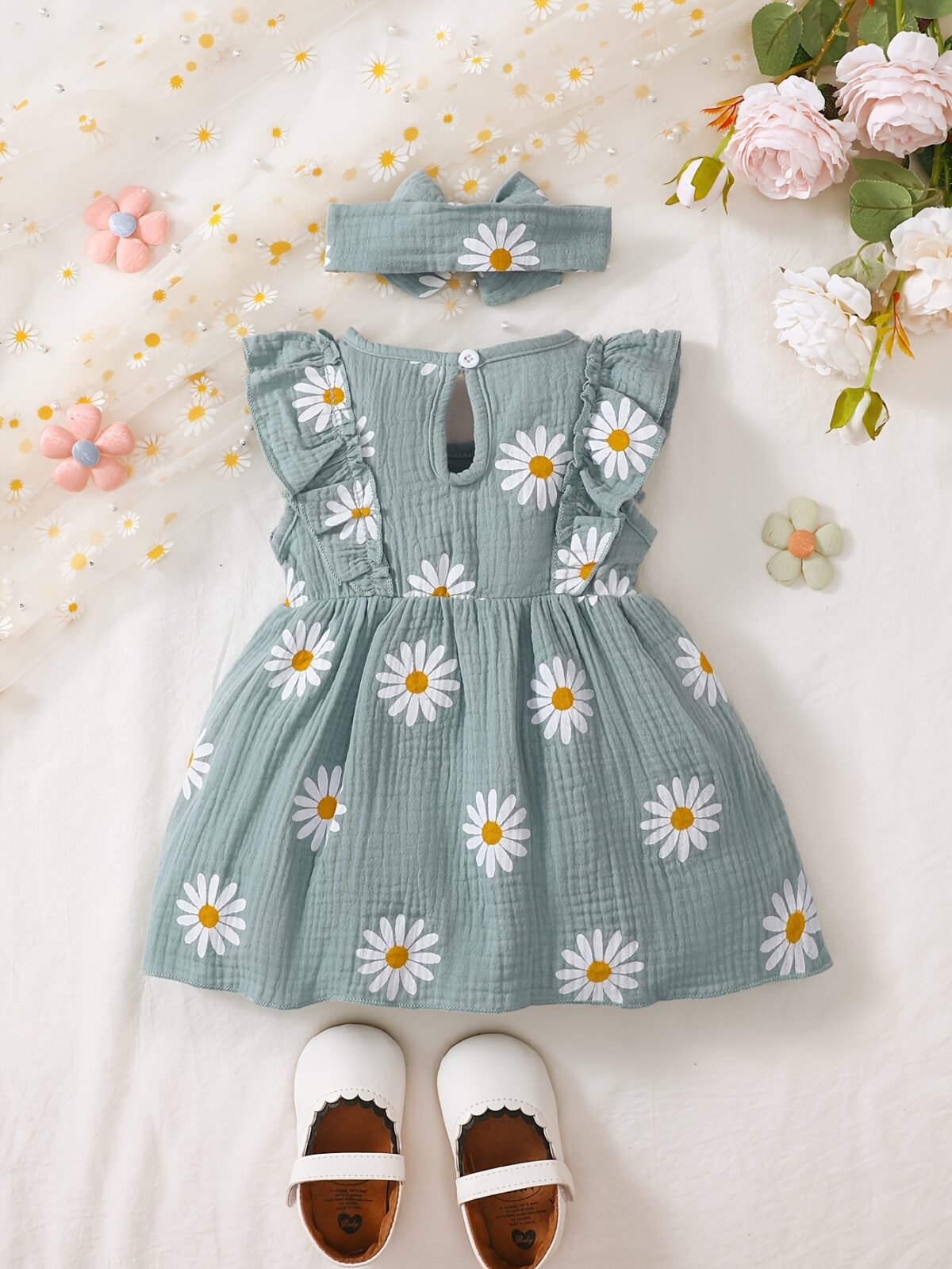Adorable BrownBark daisy dress set perfect for summer This cute and stylish outfit features a charming daisy print and is ideal for warm weather