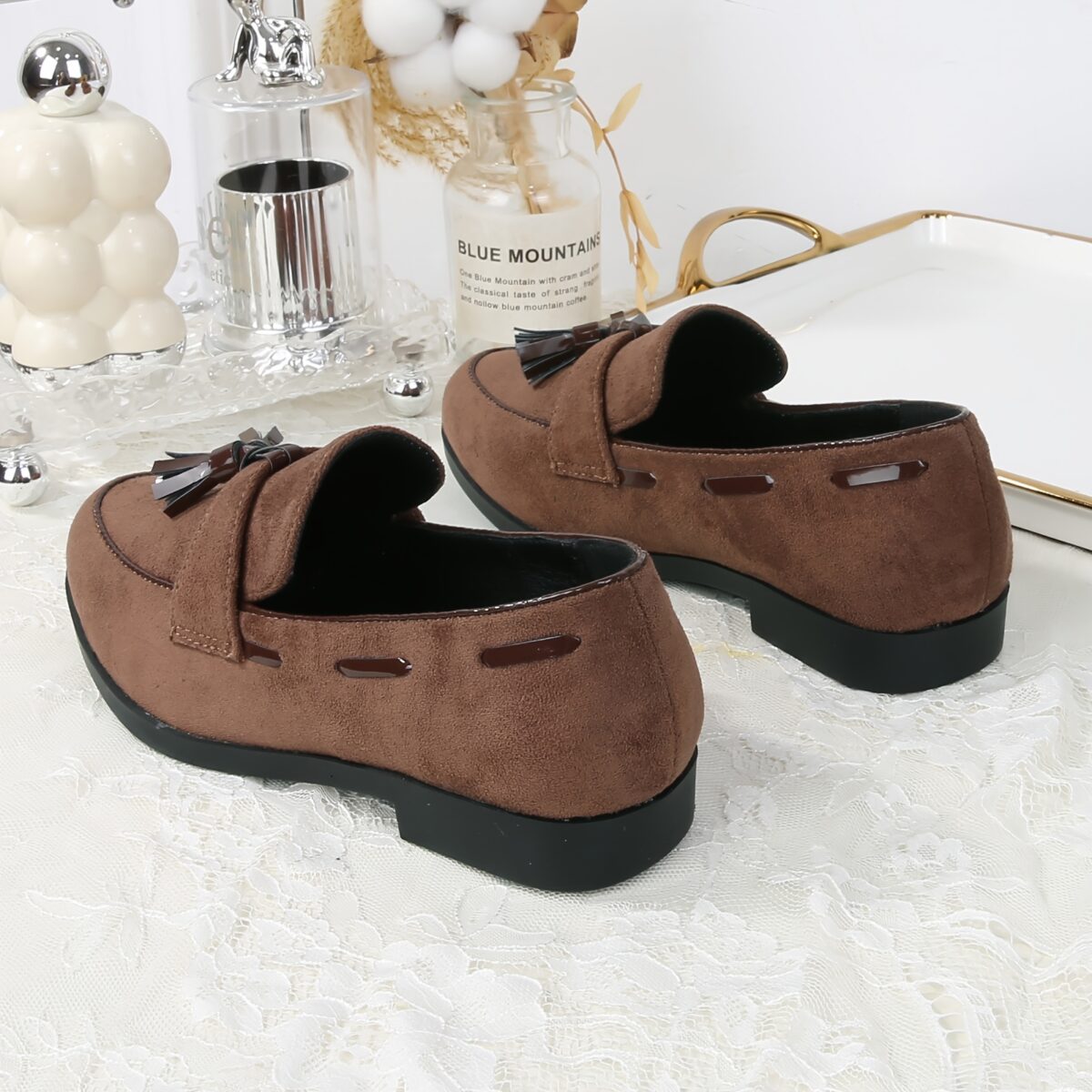 Newness Effortless Style Tassel Loafers in brown leather These chic loafers feature stylish tassels and are perfect for any occasion
