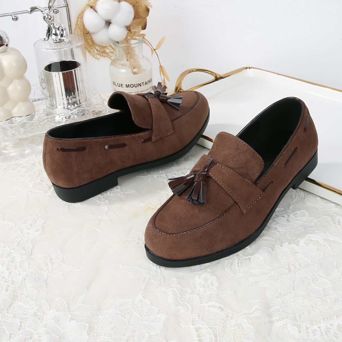 Newness Effortless Style Tassel Loafers in brown leather These chic loafers feature stylish tassels and are perfect for any occasion