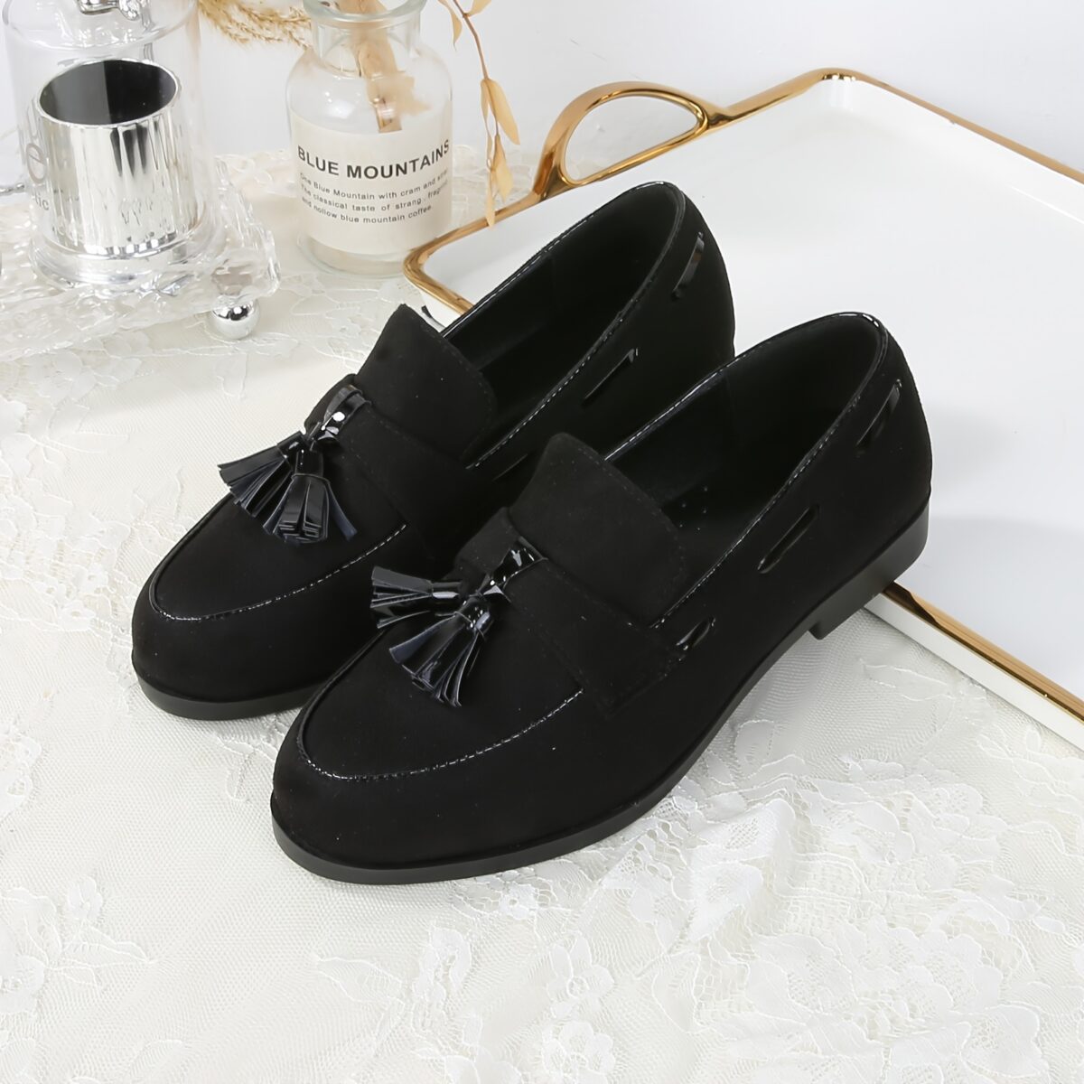 Newness Effortless Style Tassel Loafers in brown leather These chic loafers feature stylish tassels and are perfect for any occasion
