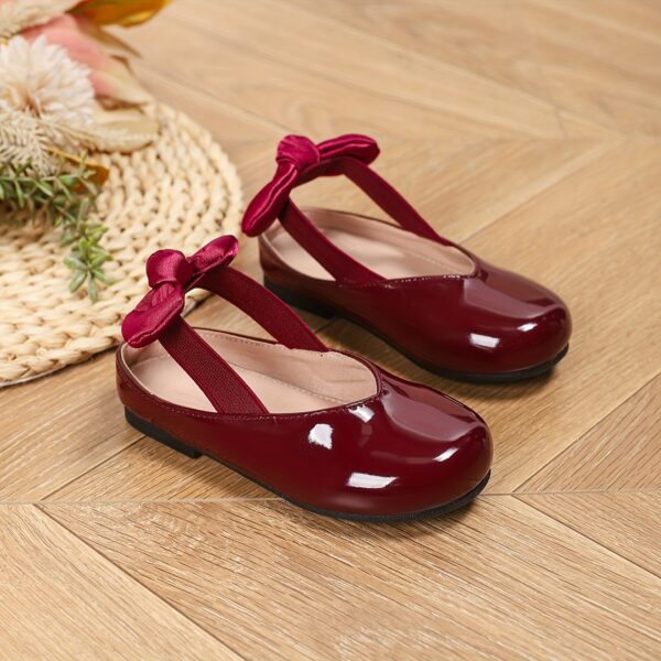 Adorable girls Mary Jane shoes in pink with a darling bow detail perfect for everyday wear