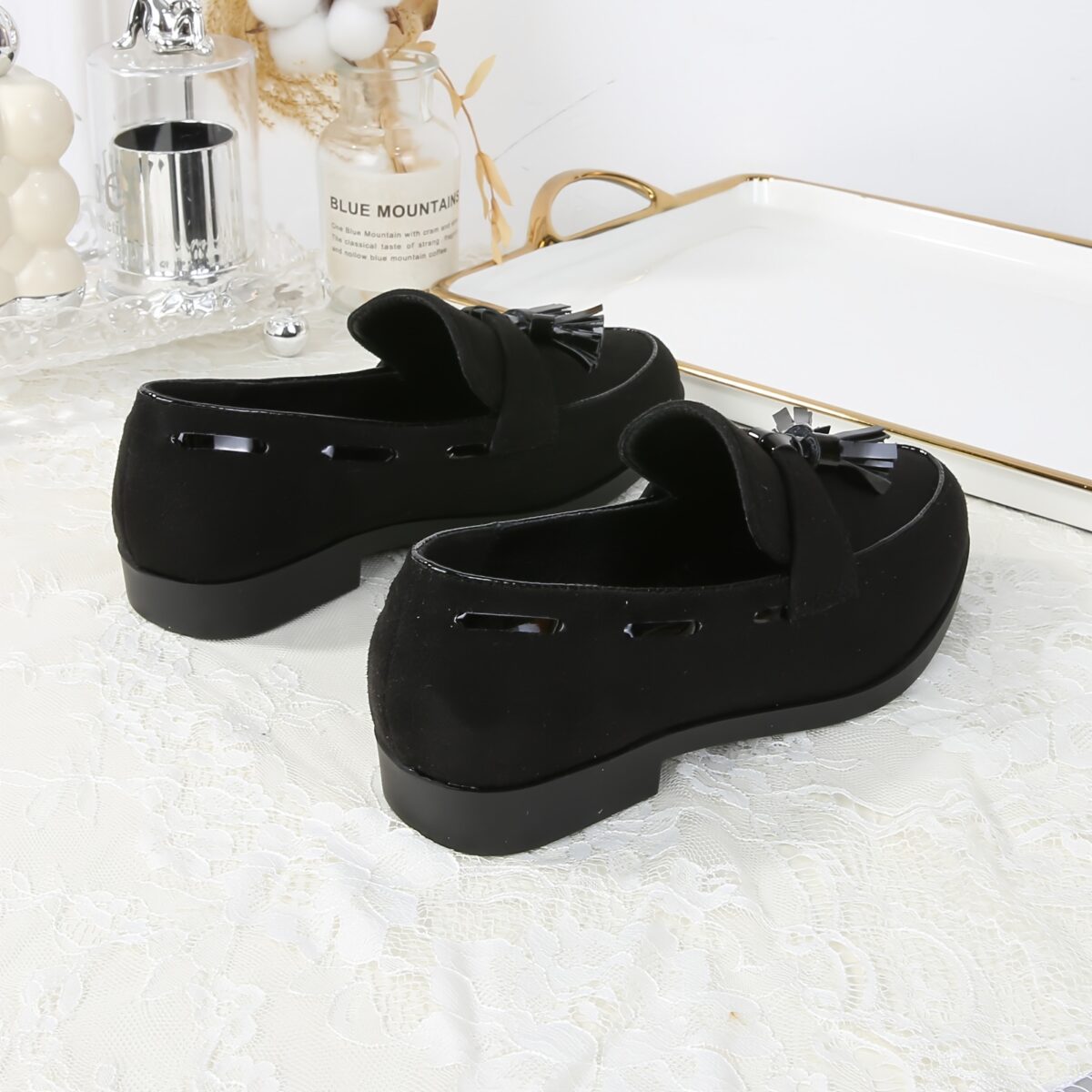 Newness Effortless Style Tassel Loafers in brown leather These chic loafers feature stylish tassels and are perfect for any occasion