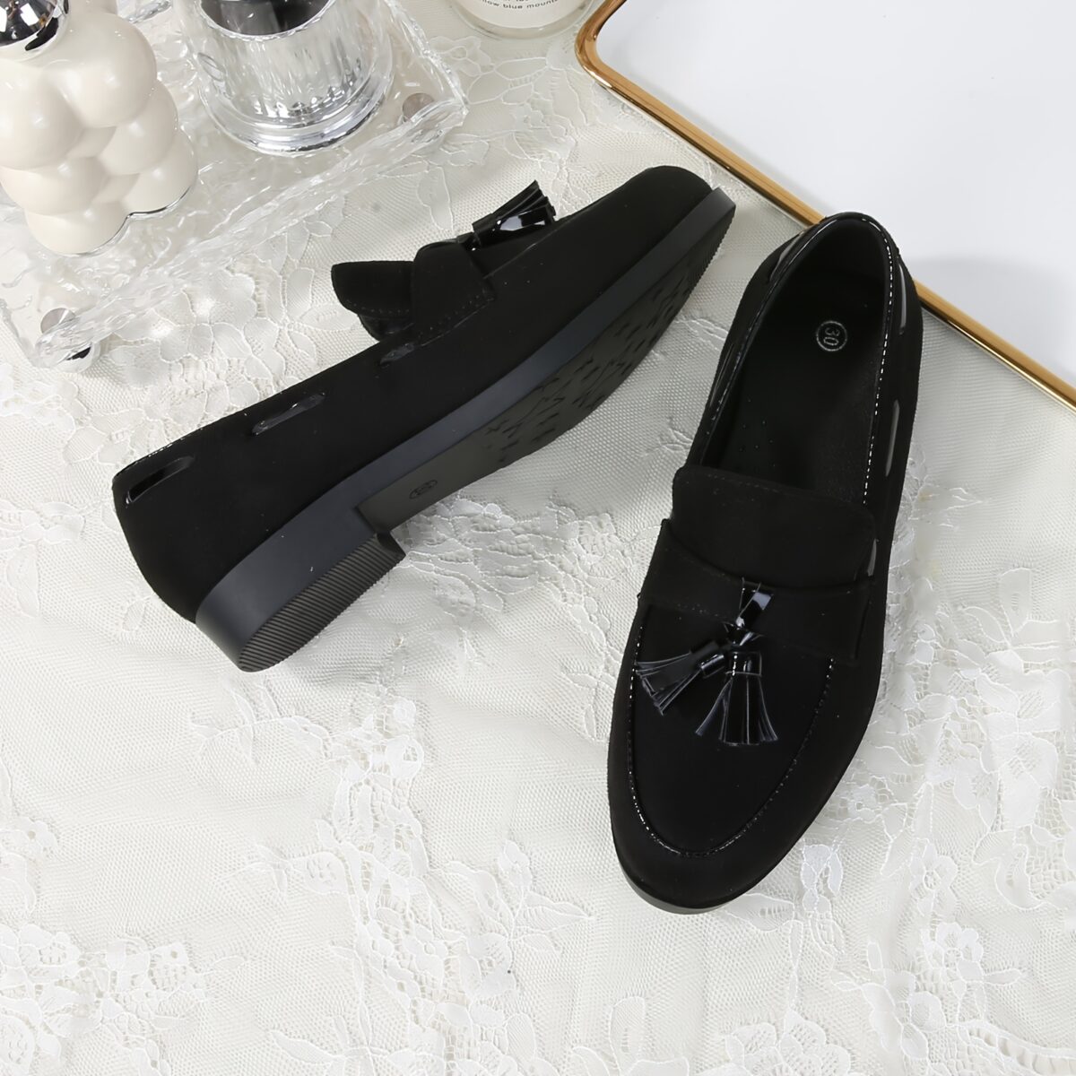 Newness Effortless Style Tassel Loafers in brown leather These chic loafers feature stylish tassels and are perfect for any occasion