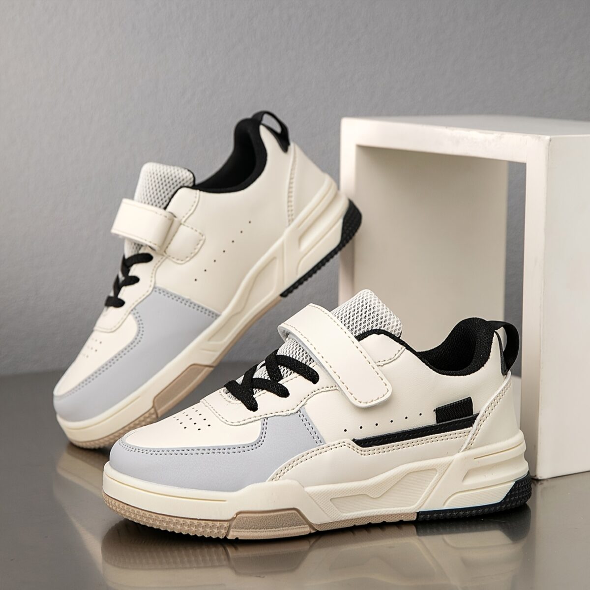 Stylish and comfortable patchwork sneakers for kids aged 14 and under Newness Playful Steps design features a vibrant mix of colors and textures