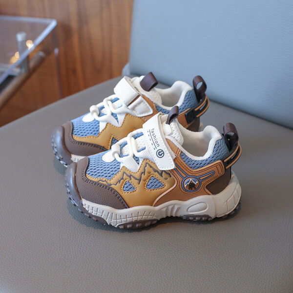 Stylish and comfortable Cloudwalkers Breathable Kids' Sneakers in white, perfect for play or school. Newness brand logo subtly displayed.